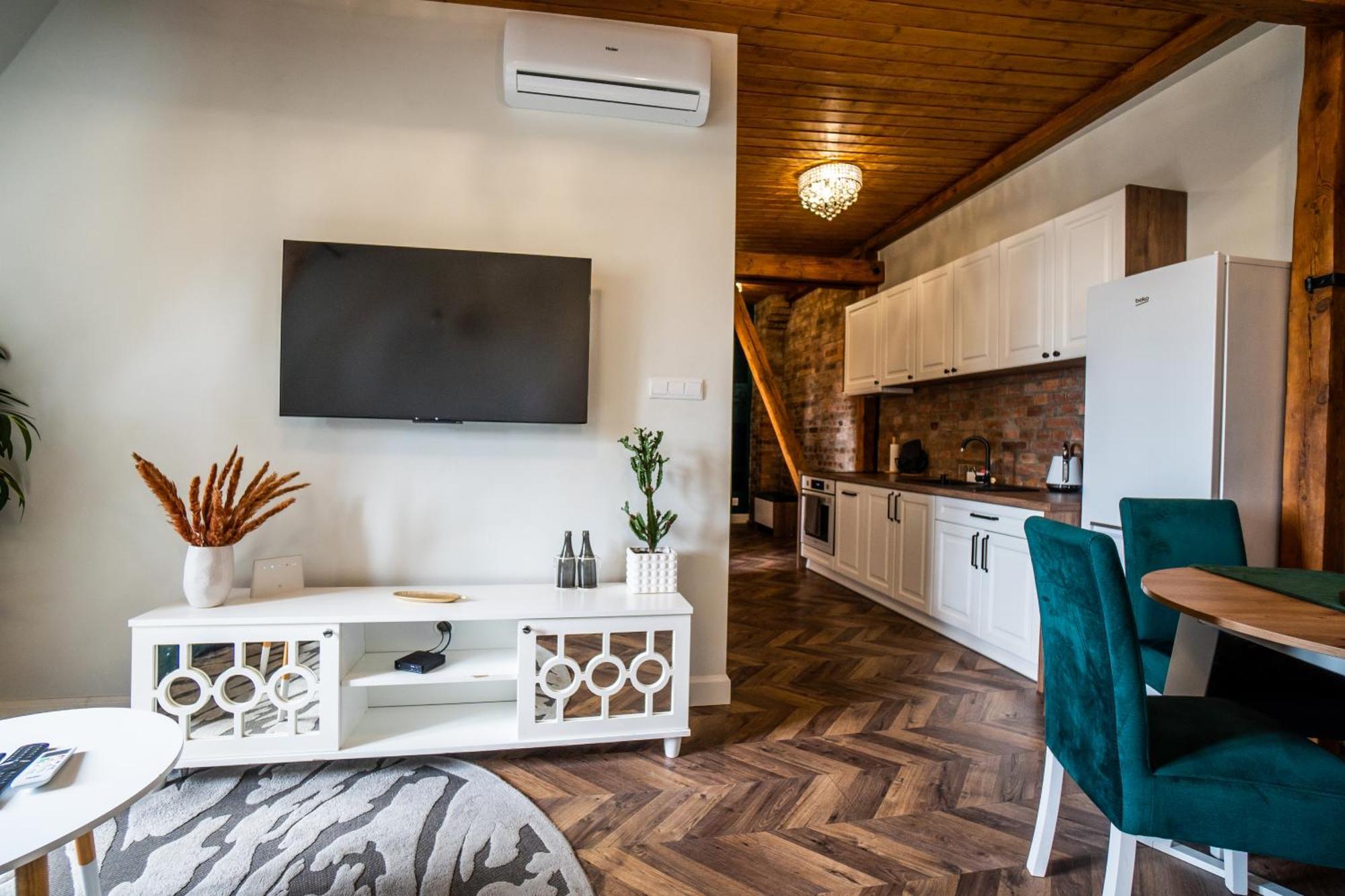 Apartamenty Pioro I Atrament Thorn Exterior foto
