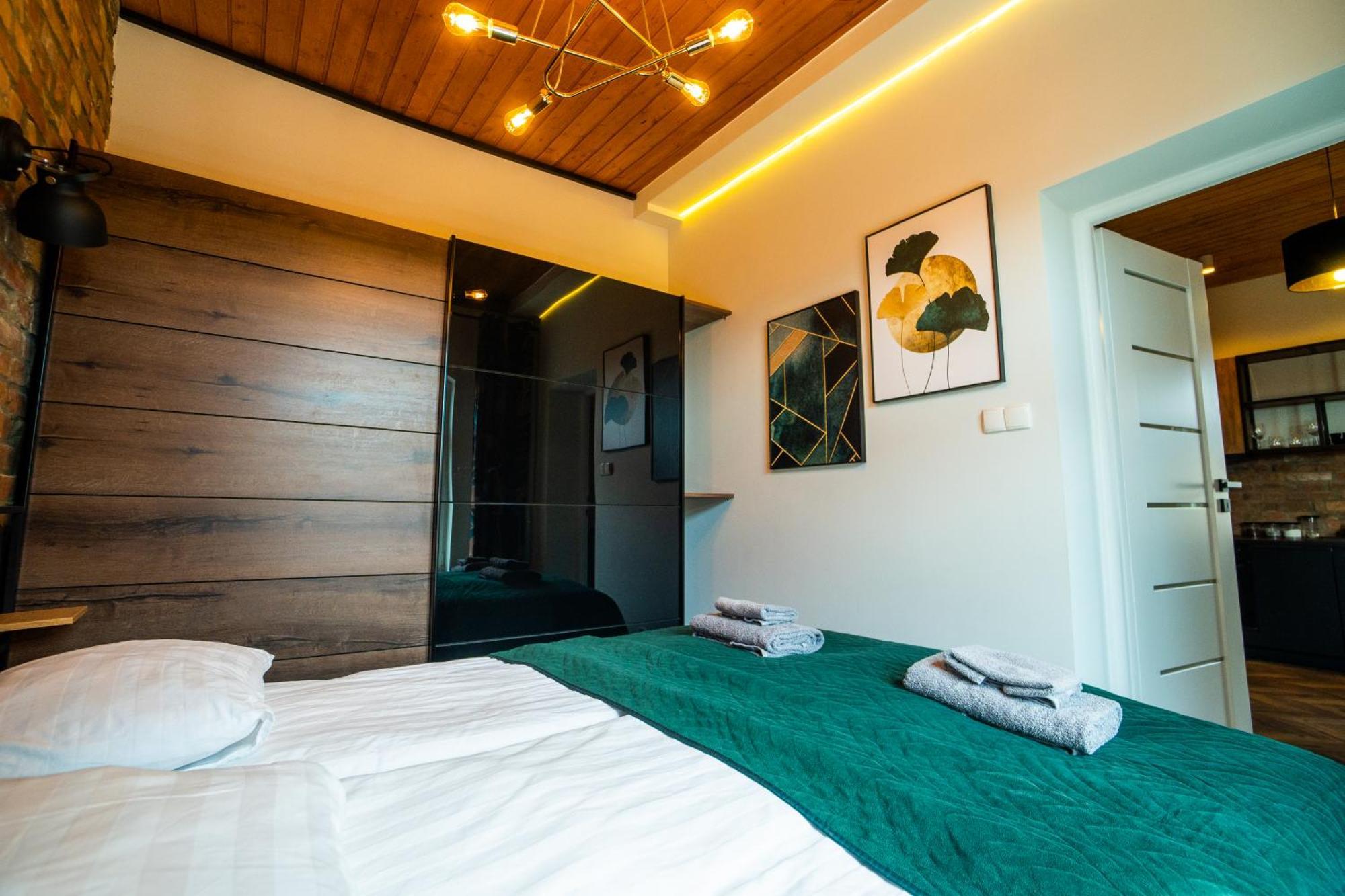 Apartamenty Pioro I Atrament Thorn Exterior foto