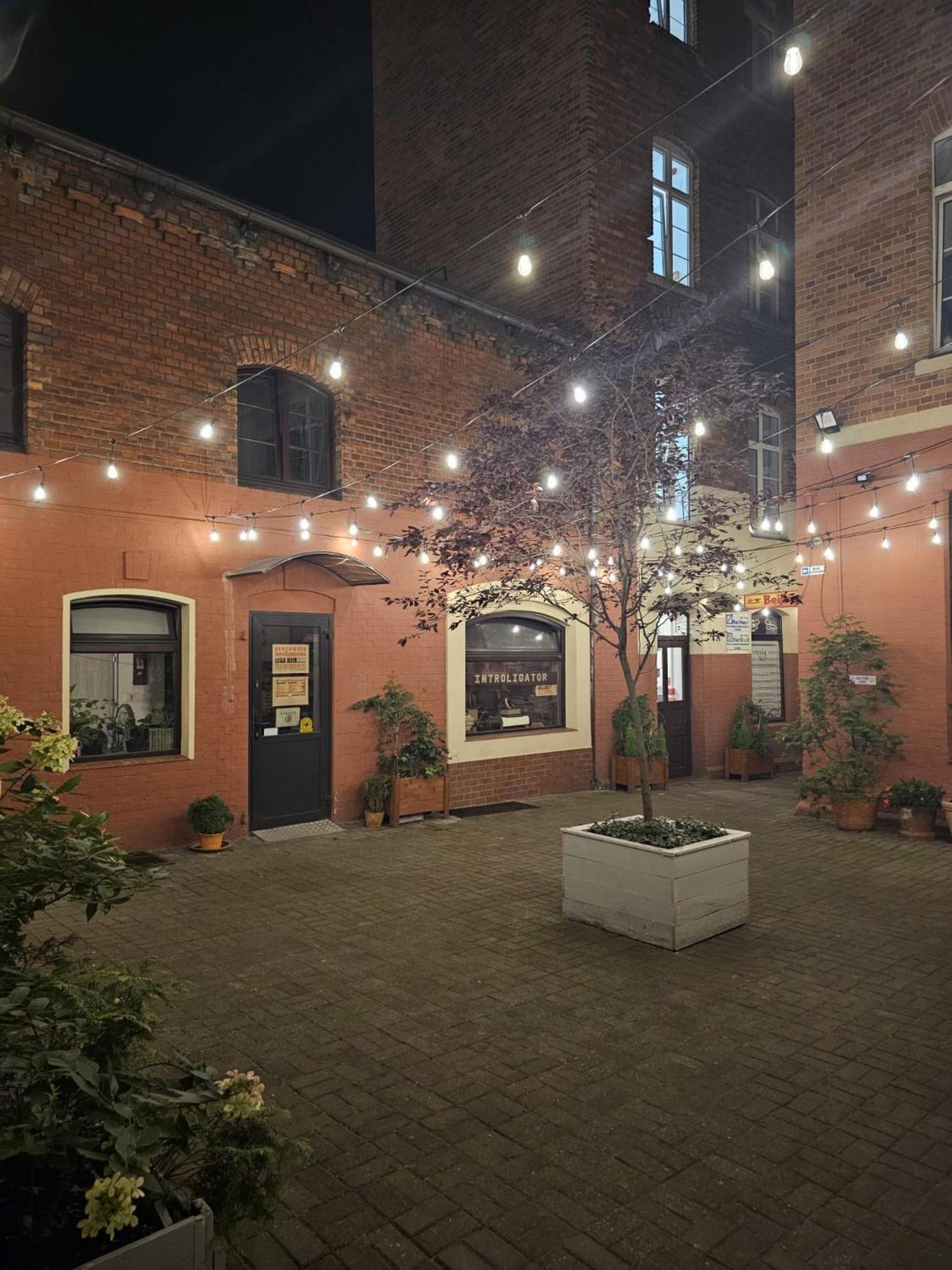 Apartamenty Pioro I Atrament Thorn Exterior foto